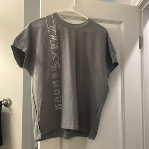 Size Small under armour sweater like t shirt. Never worn.
